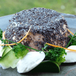 Papavero di salmone con gamberi e carciofi